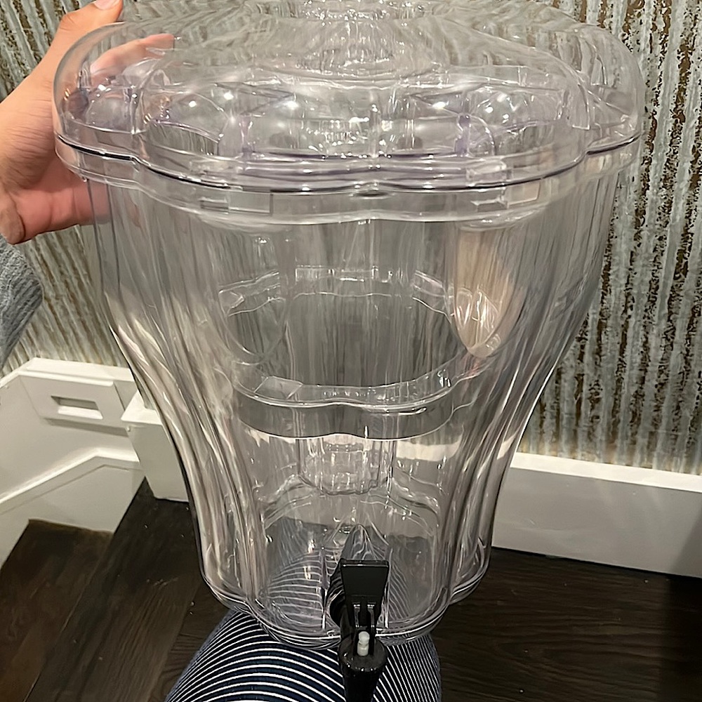 Insulated 3 gallon beverage dispenser